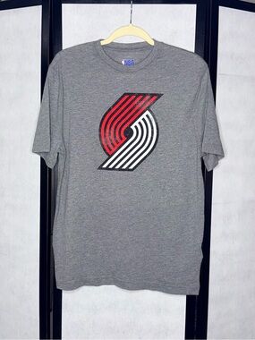Portland Trail Blazers Logo Gray Graphic T-Shirt Men’s Medium NBA NWOT